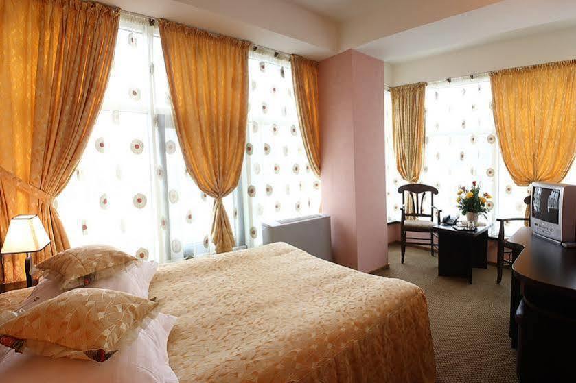Indiana Hotel Iasi Eksteriør bilde
