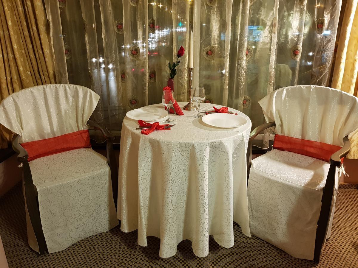 Indiana Hotel Iasi Eksteriør bilde
